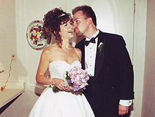 Ryan gives Heidi a faux kiss...