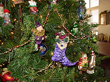 Frog price and many other ornaments.